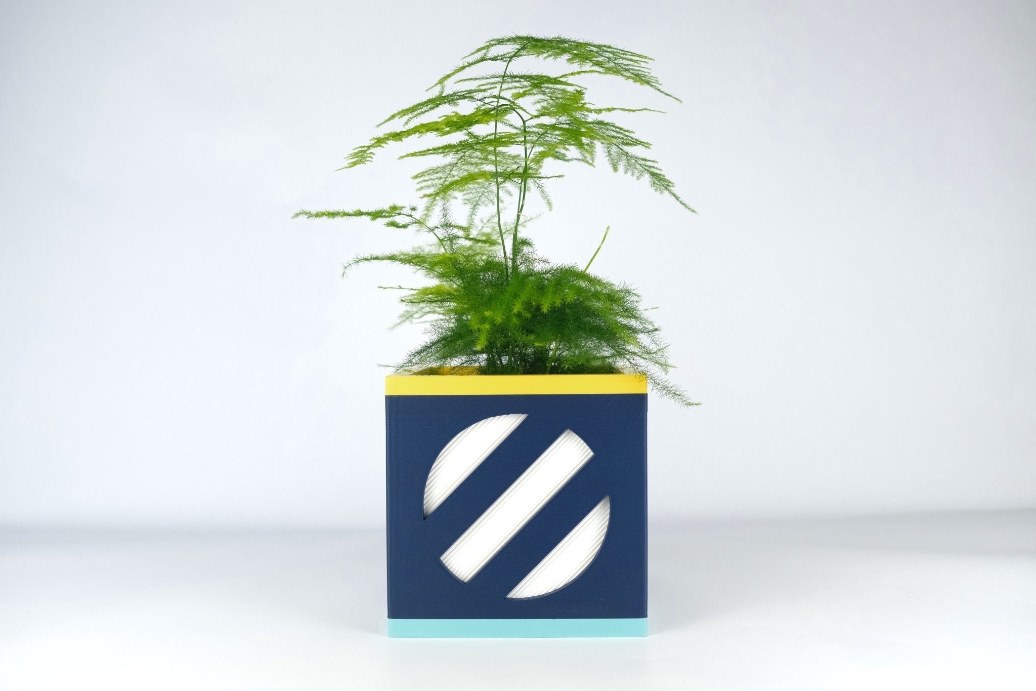 "Le Cube N°2 - Cache-pot Ø12 cm - Marine/Blanc - Les Arcadiens"